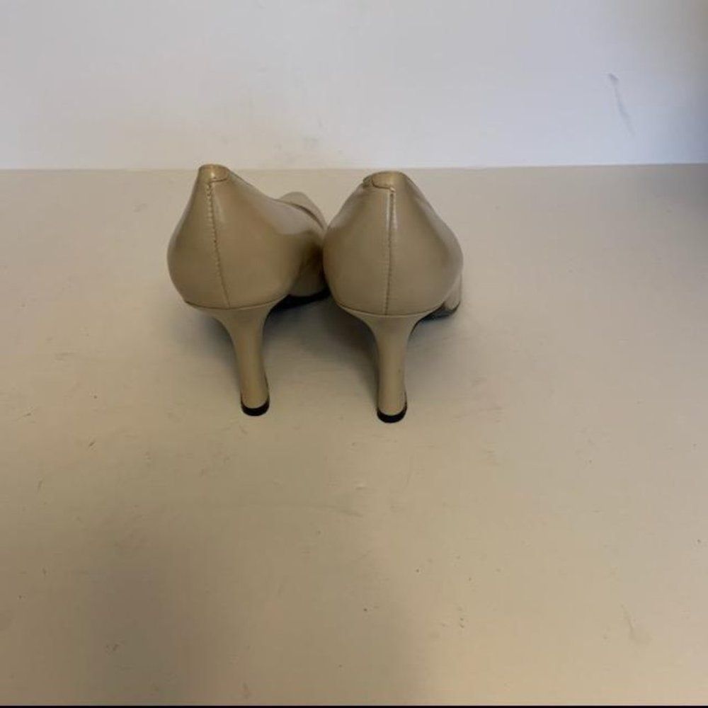 Etienne Aigner Cream Closed Toe Pumps 8M - Picture 9 of 11